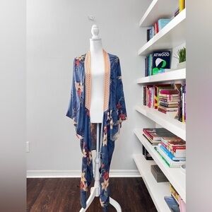 Midnight Bakery Hi Lo Floral Print Kimono Med/Large